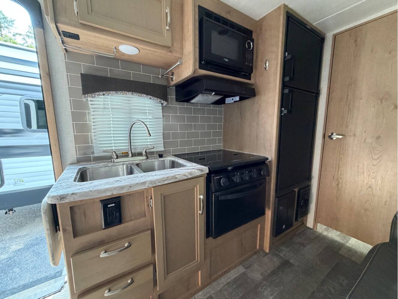 A photo of this 2020 Winnebago MICRO MINNIE 2106FBS