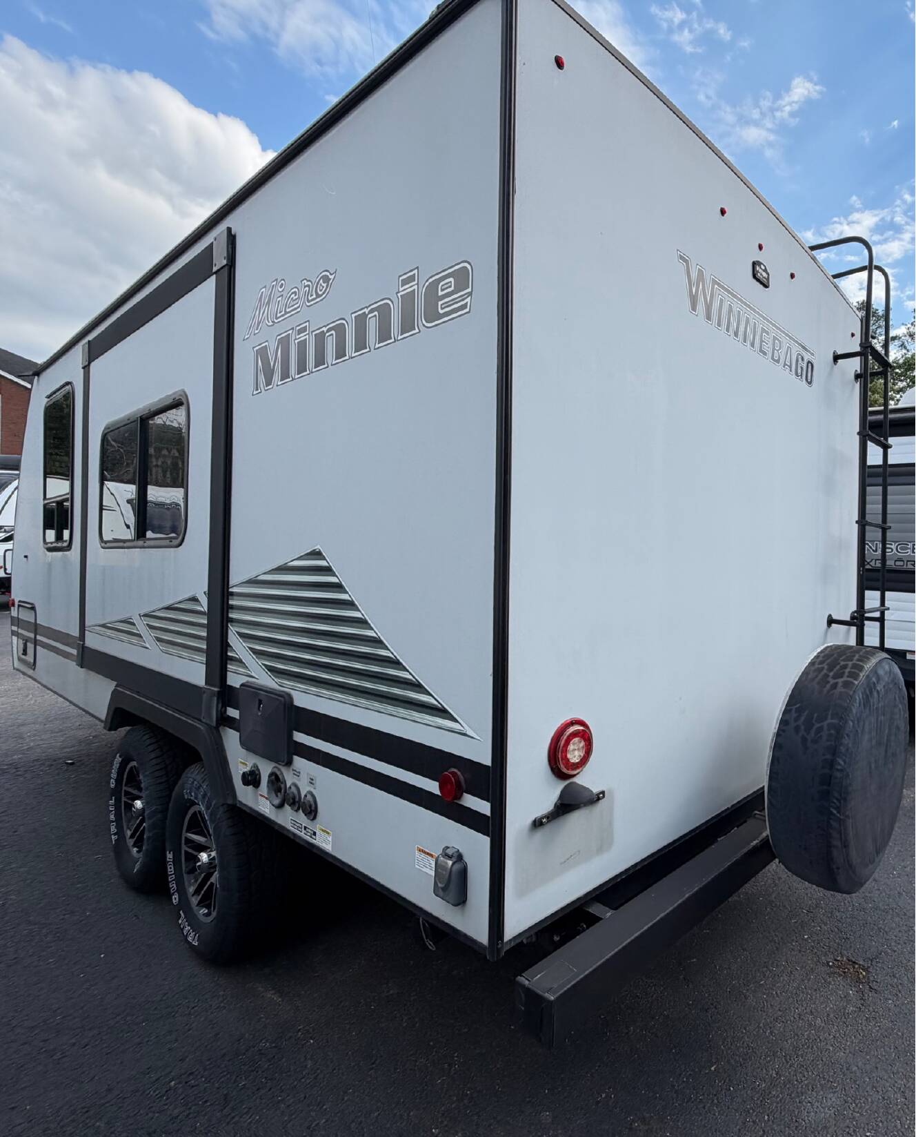 A photo of this 2020 Winnebago MICRO MINNIE 2106FBS