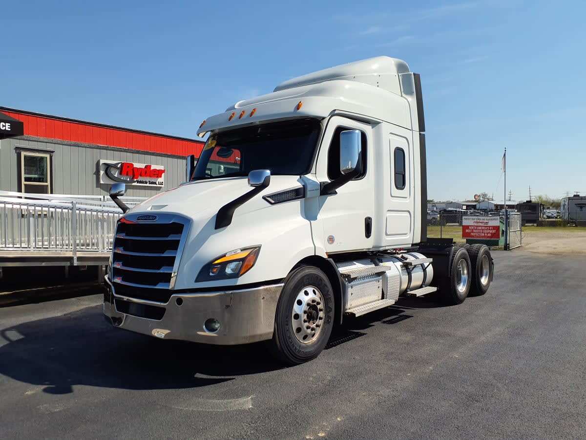 2020 FREIGHTLINER CASCADIA 116 in Clarksville, IN