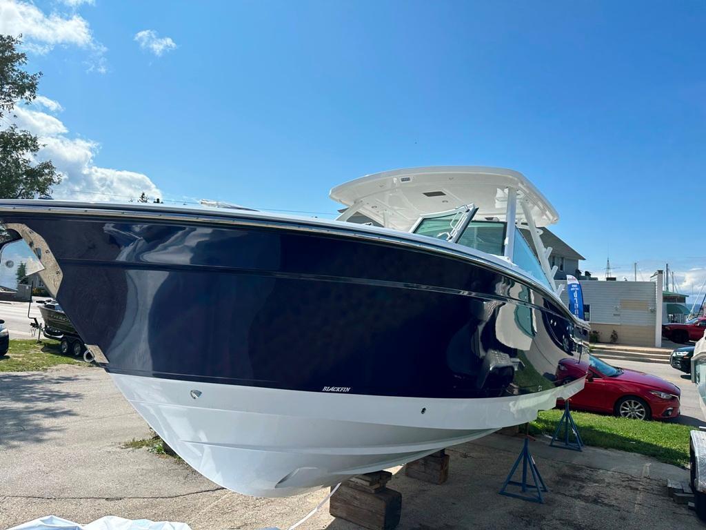 2024 Blackfin 302 DC in liberty grove WI
