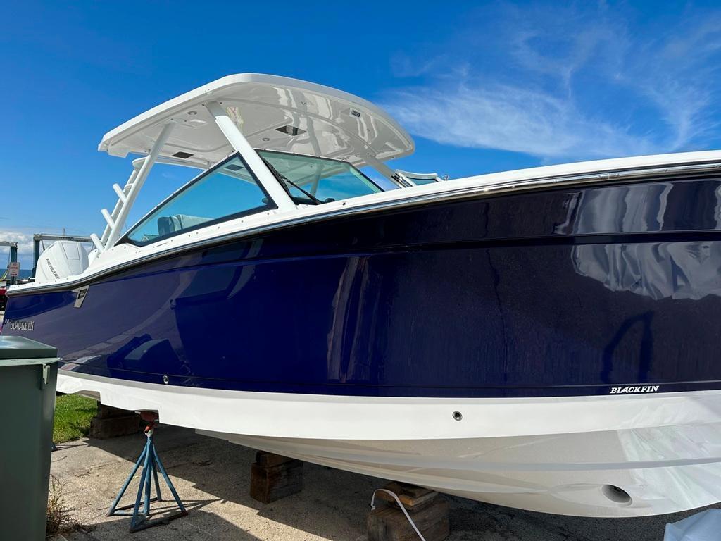 2024 Blackfin 302 DC in liberty grove WI