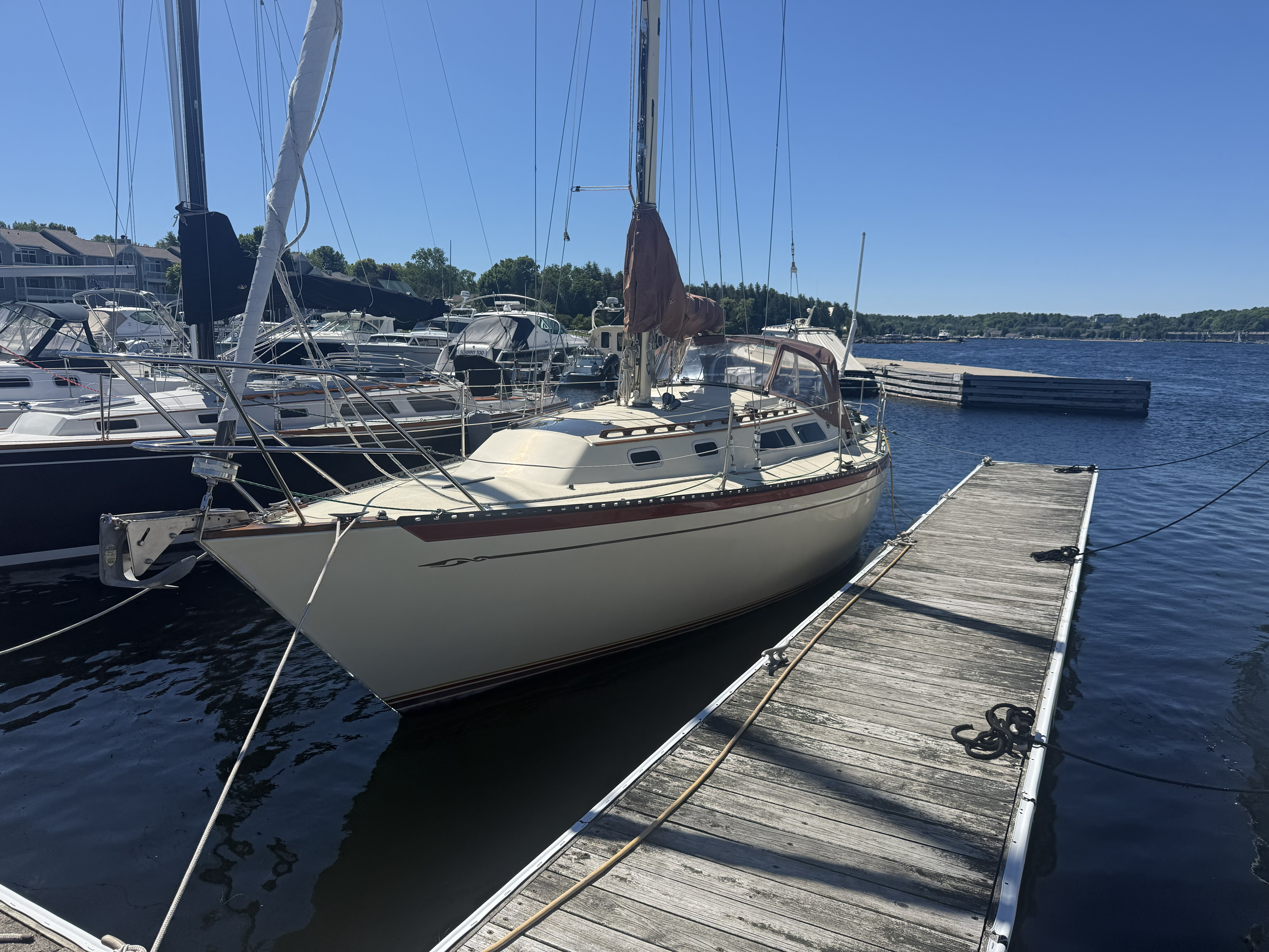1977 Islander 32 in sister bay WI