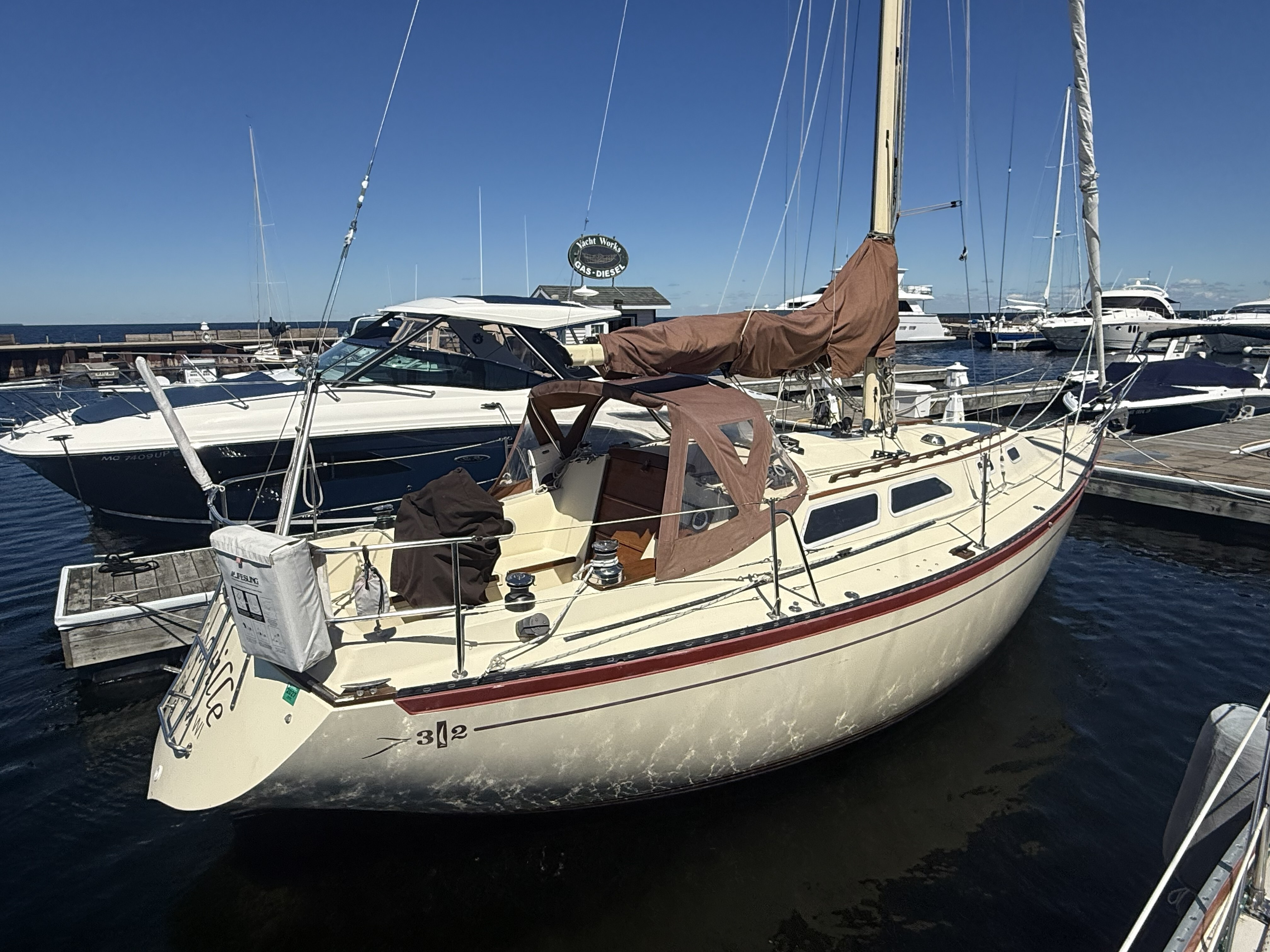 1977 Islander 32 in sister bay WI