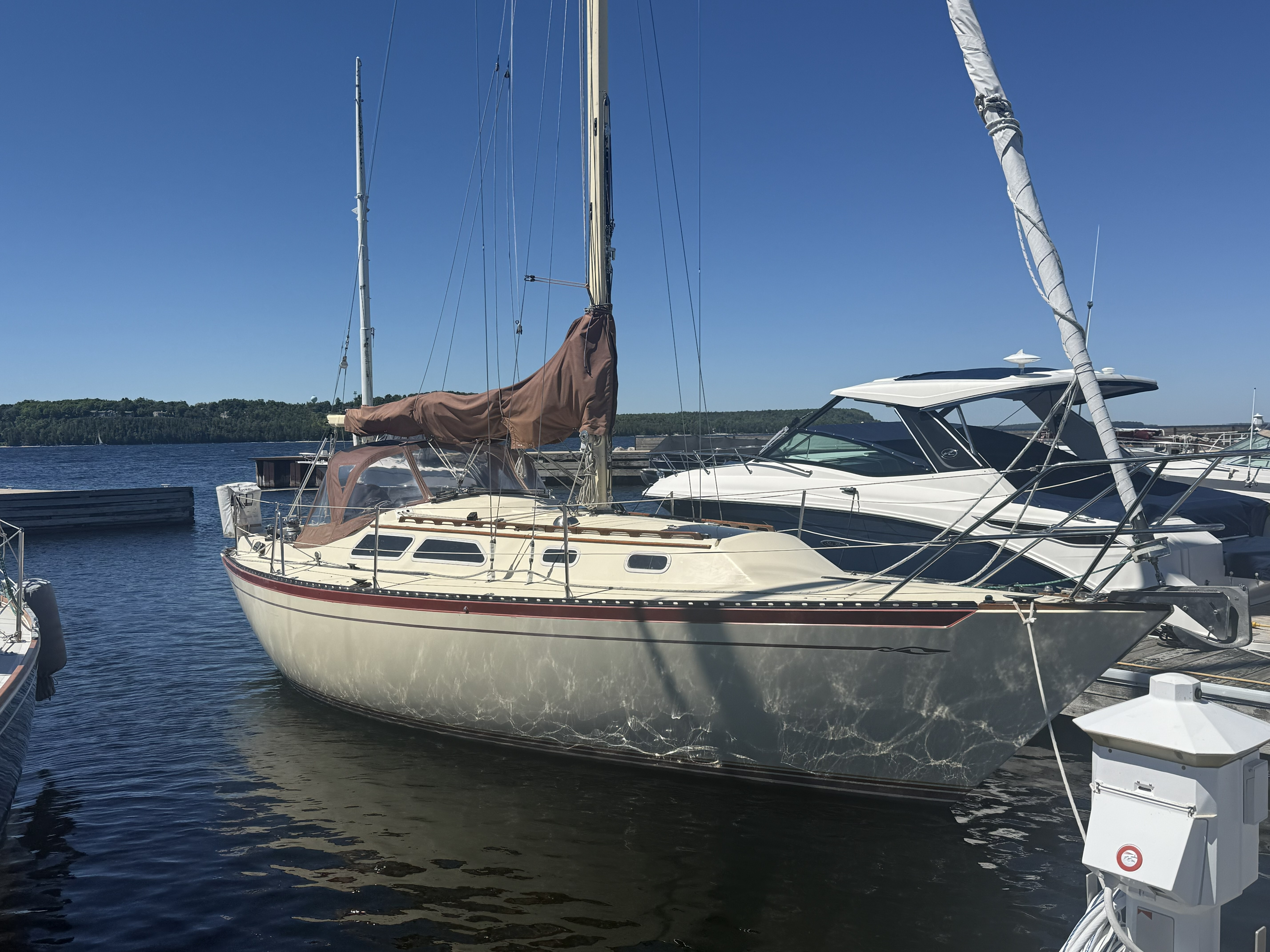 1977 Islander 32 in sister bay WI