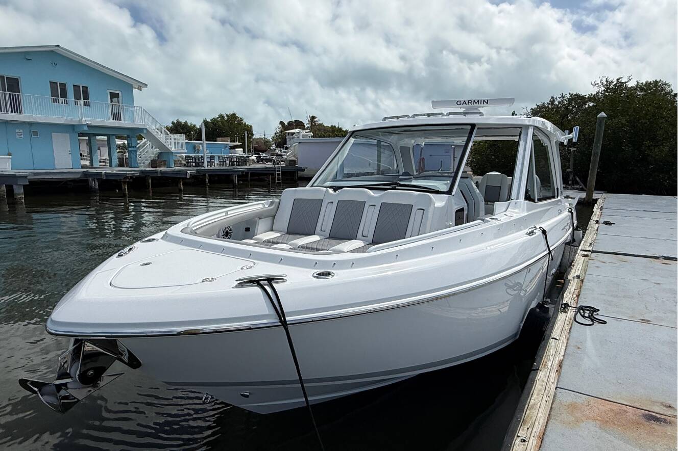 A photo of this 2026 Everglades 367CX