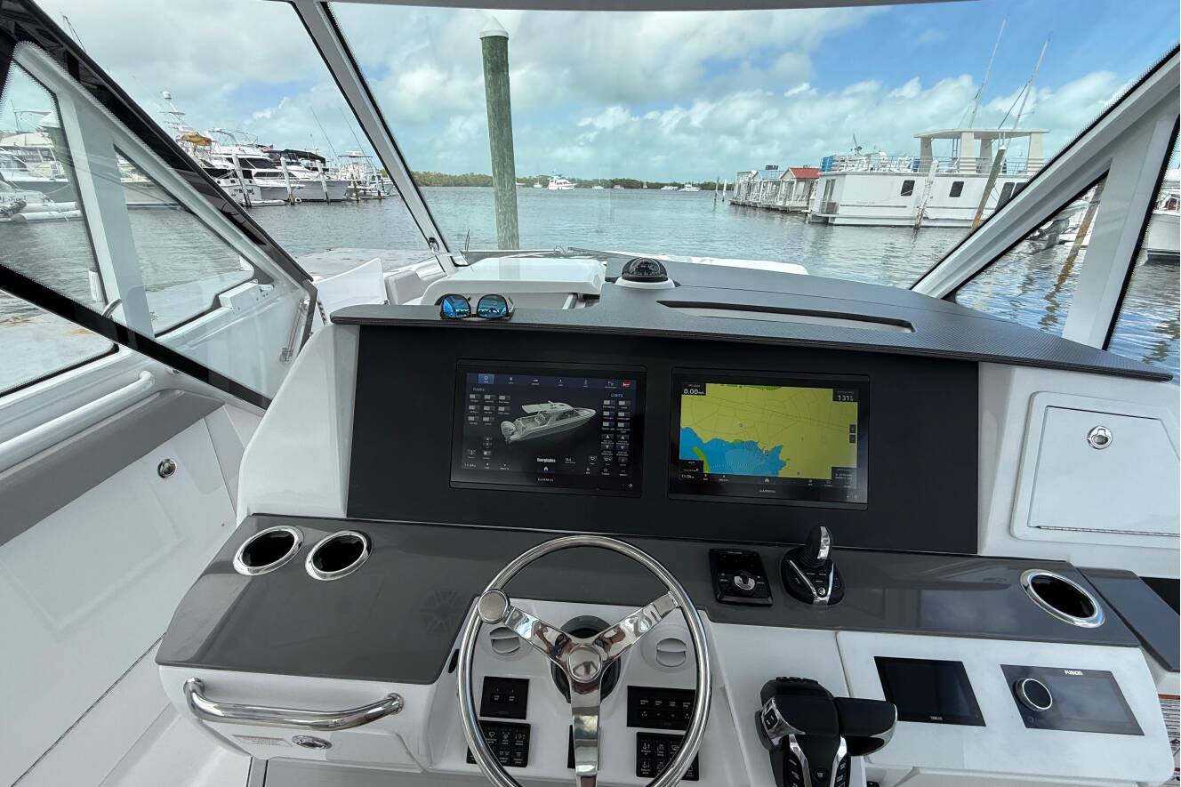 A photo of this 2026 Everglades 367CX