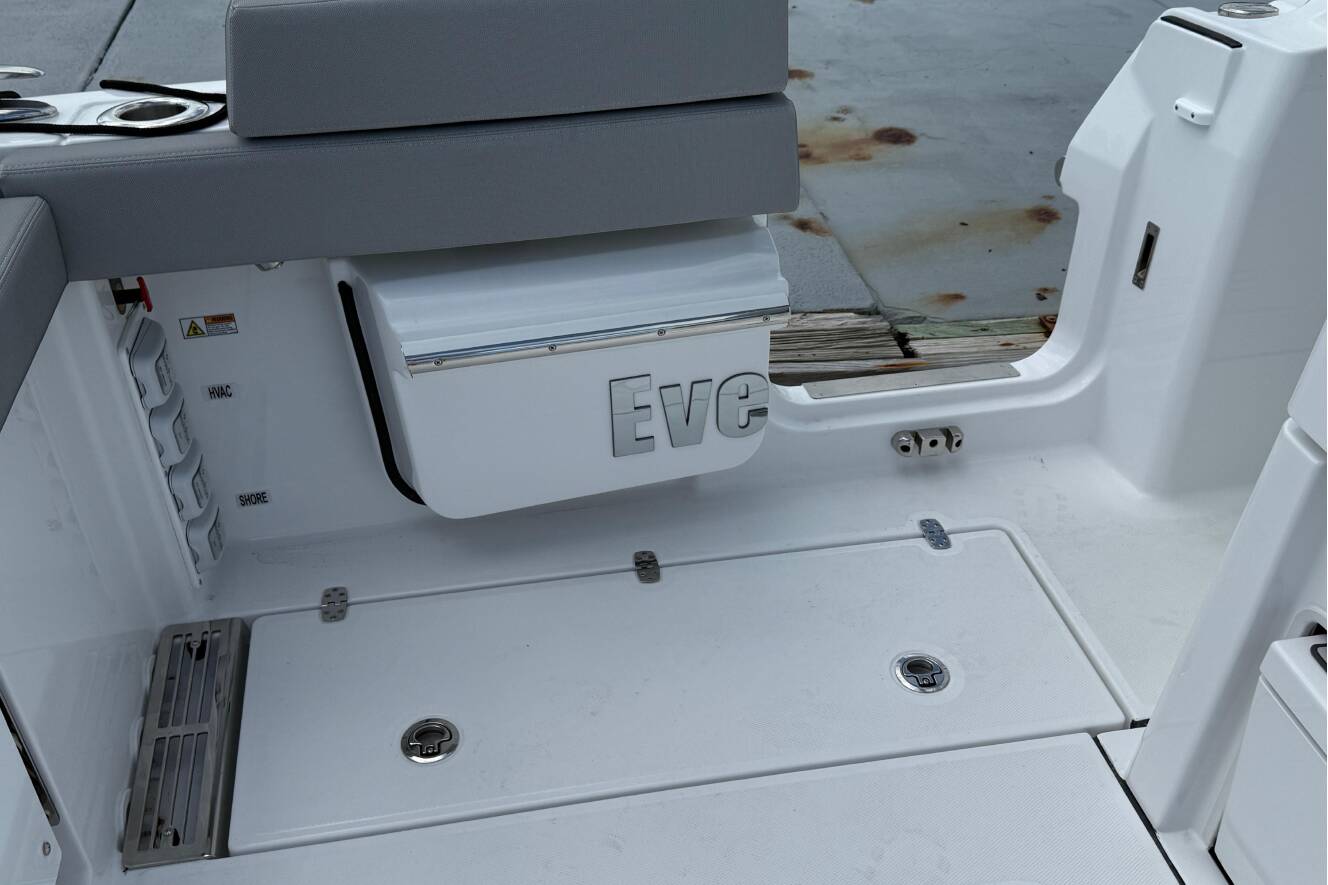 A photo of this 2026 Everglades 367CX