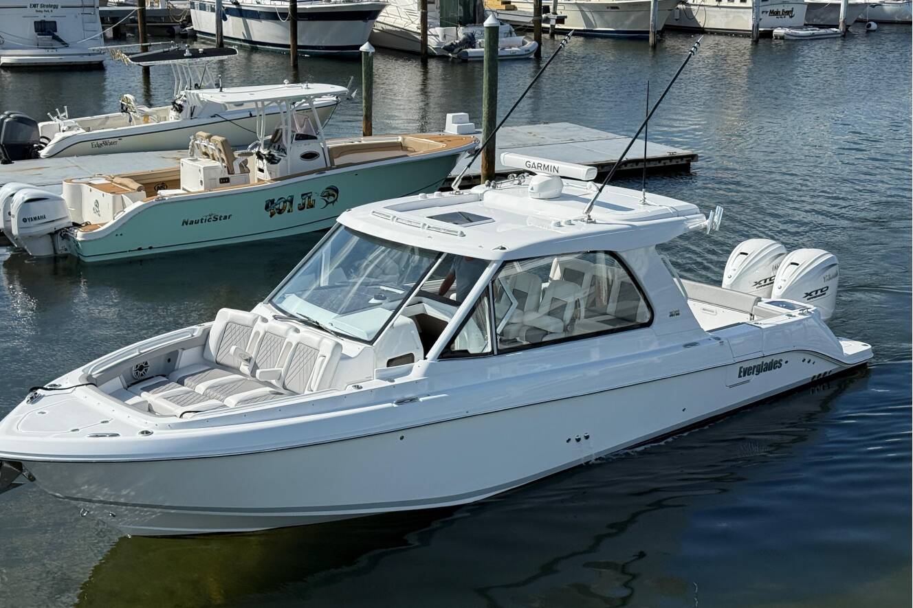 A photo of this 2026 Everglades 367CX