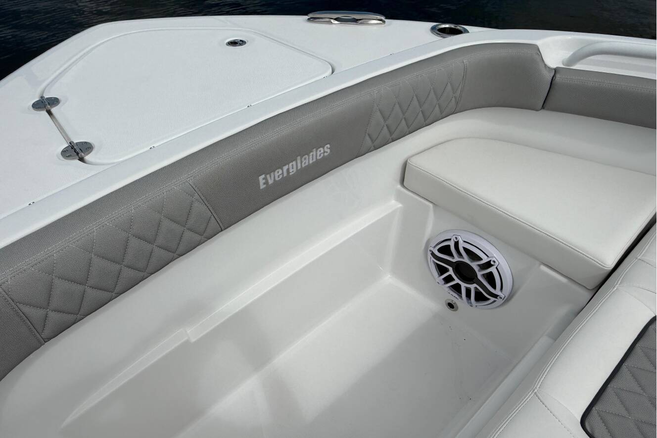 A photo of this 2026 Everglades 367CX