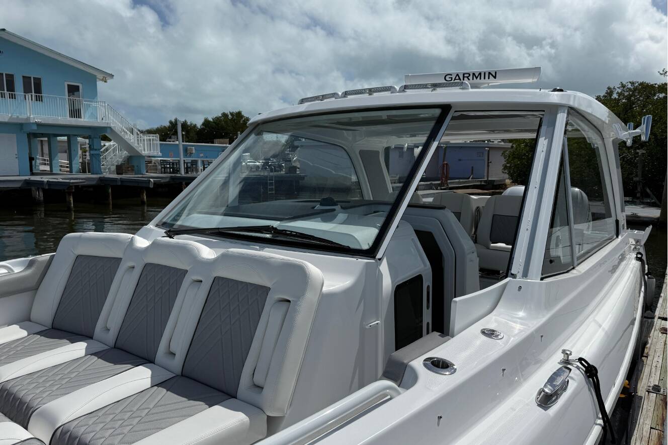 A photo of this 2026 Everglades 367CX