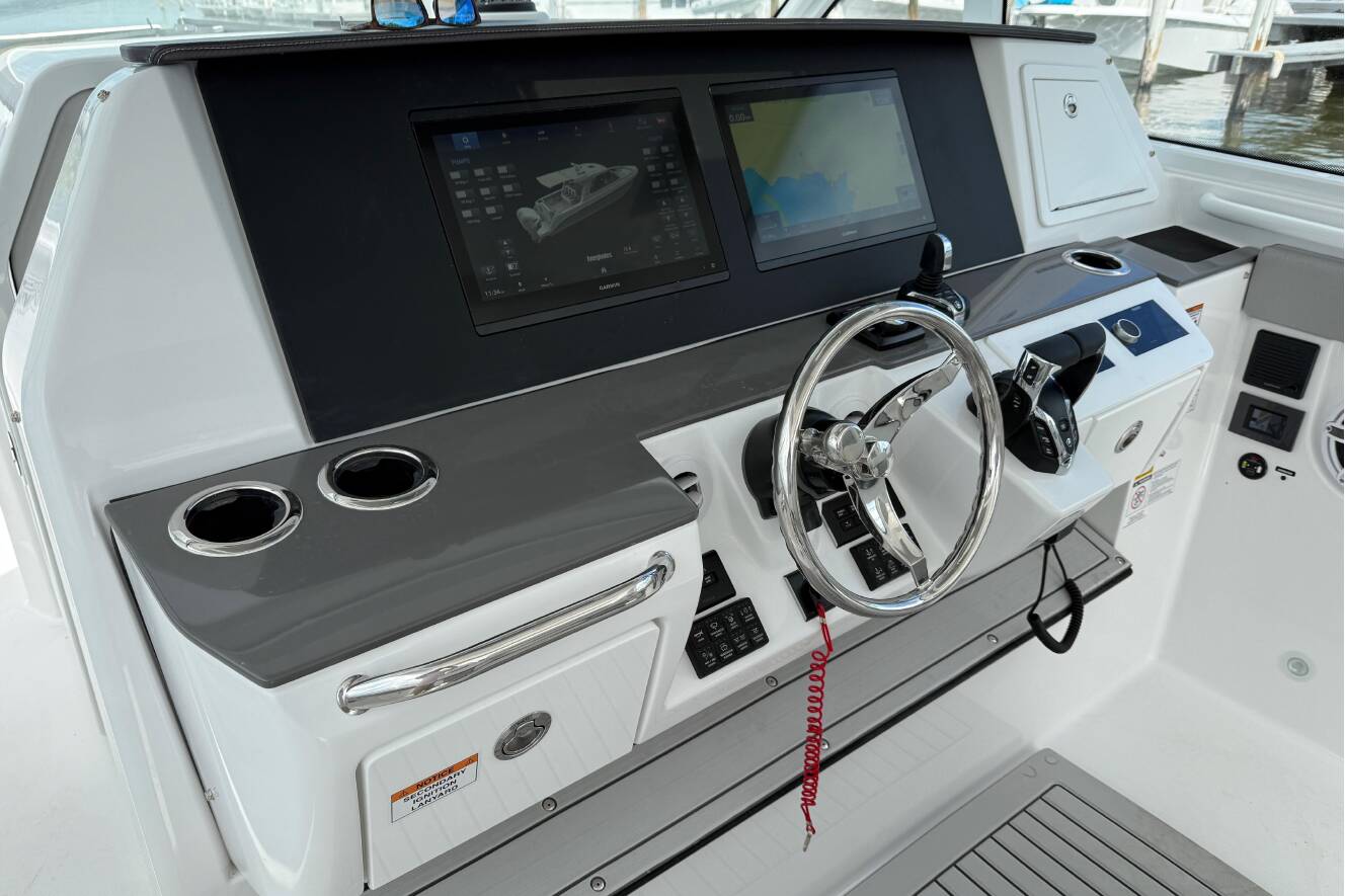 A photo of this 2026 Everglades 367CX