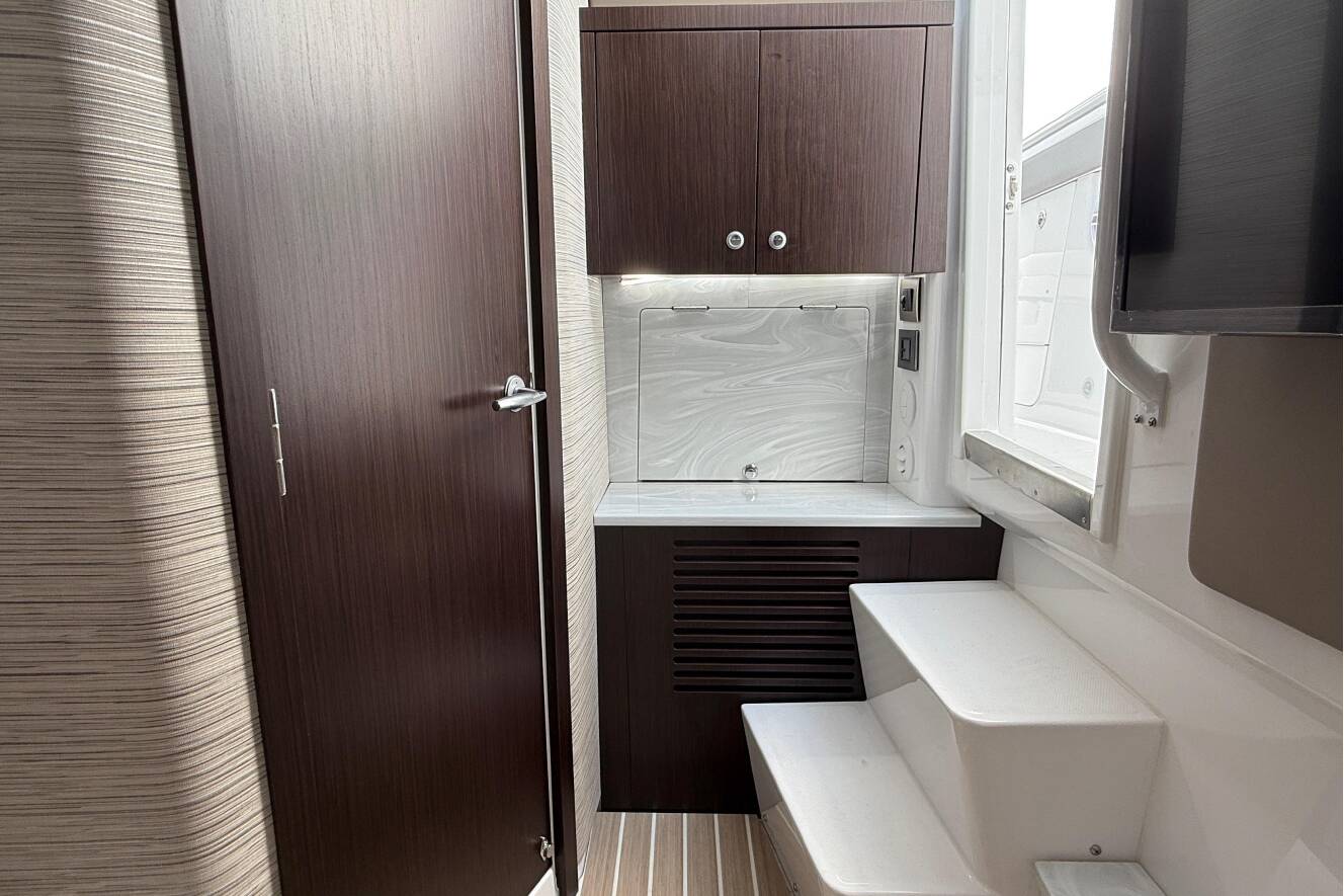 A photo of this 2026 Everglades 367CX