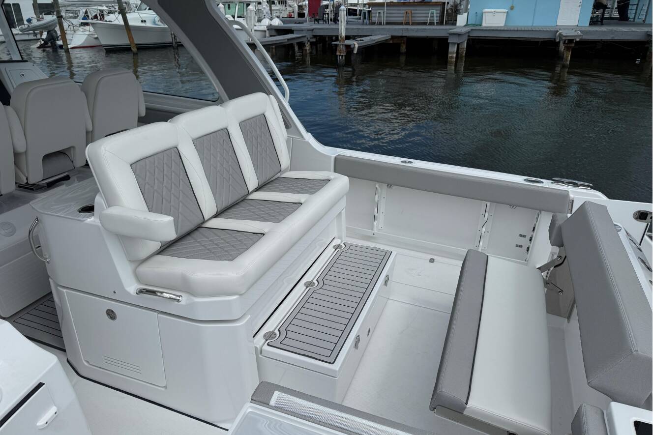 A photo of this 2026 Everglades 367CX