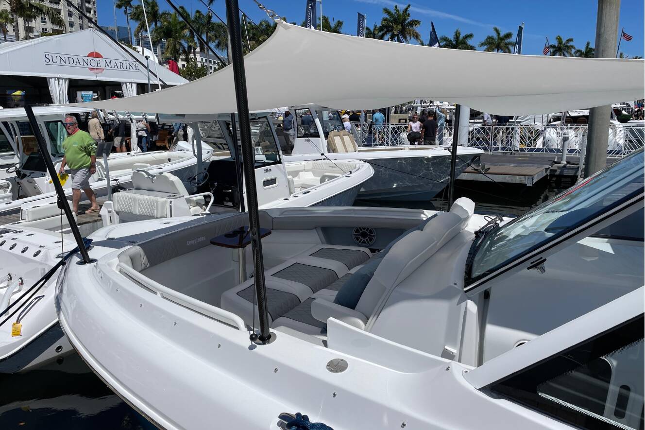 A photo of this 2026 Everglades 367CX