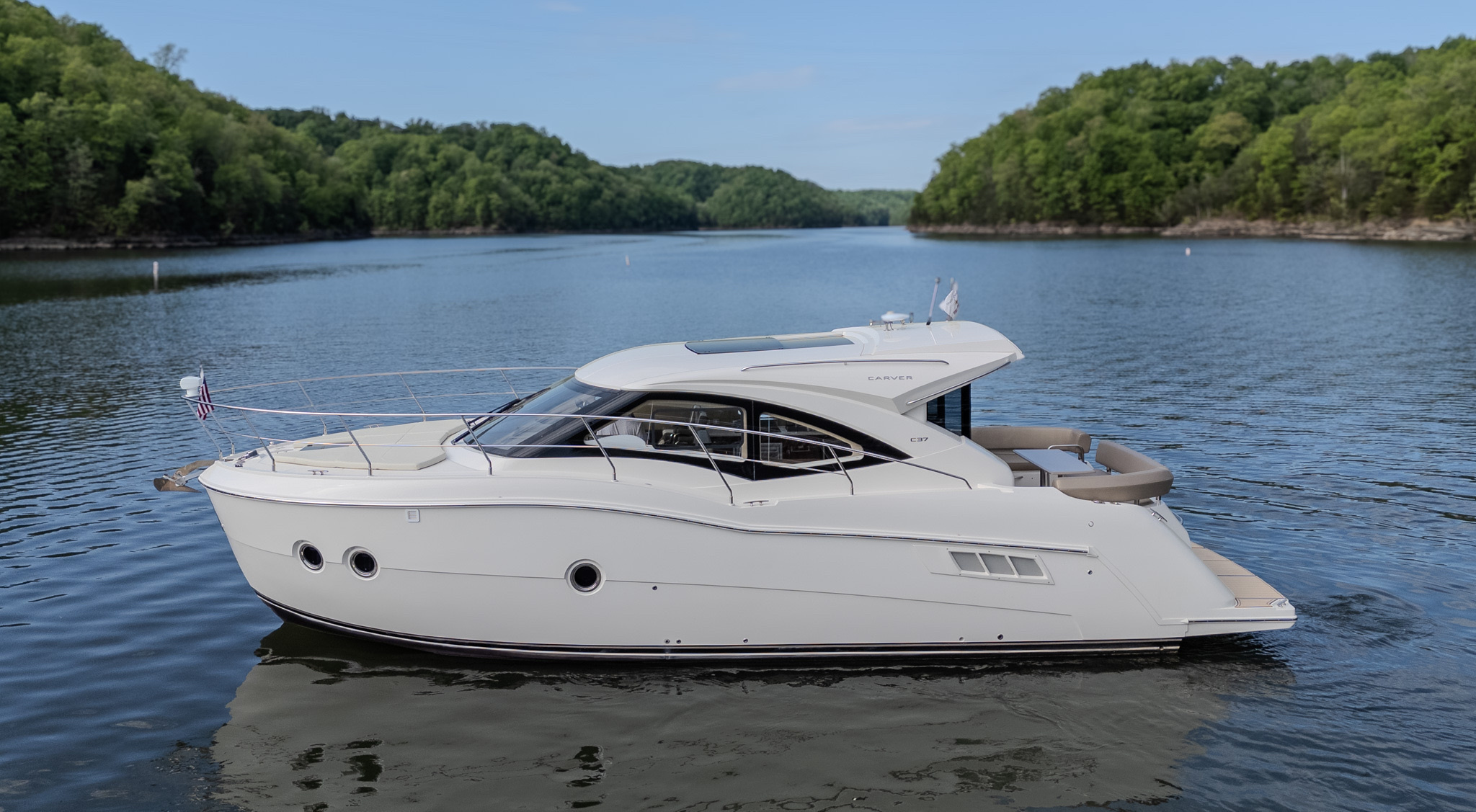 2014 Carver C37 Cruiser Boat boat