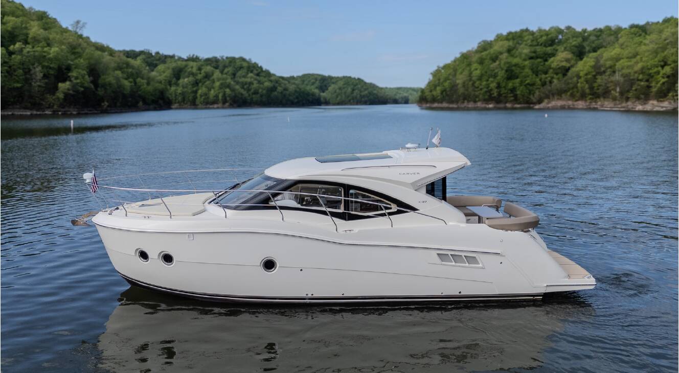 A photo of this 2014 Carver C37