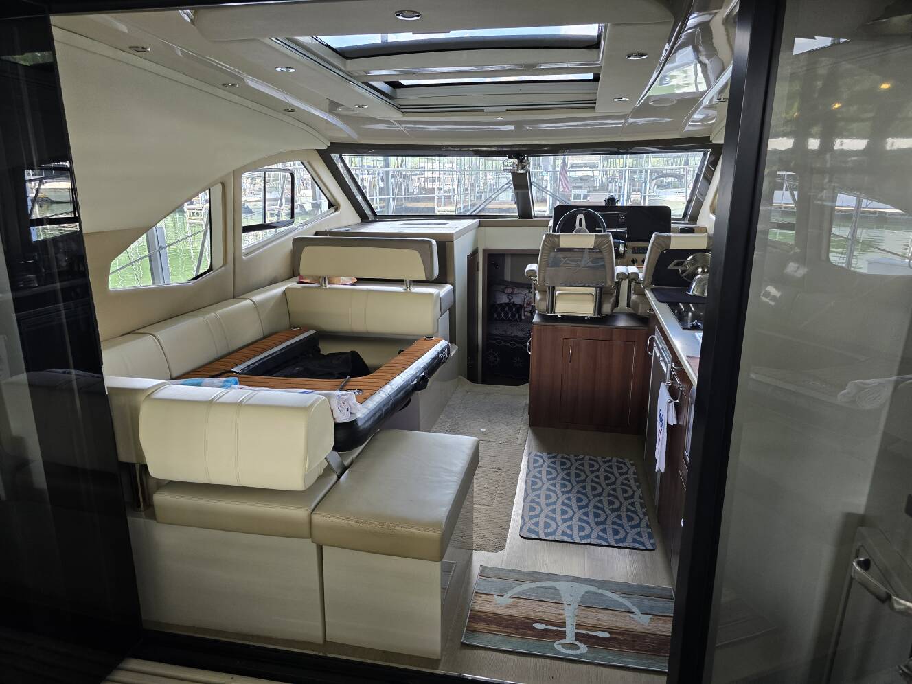 A photo of this 2014 Carver C37