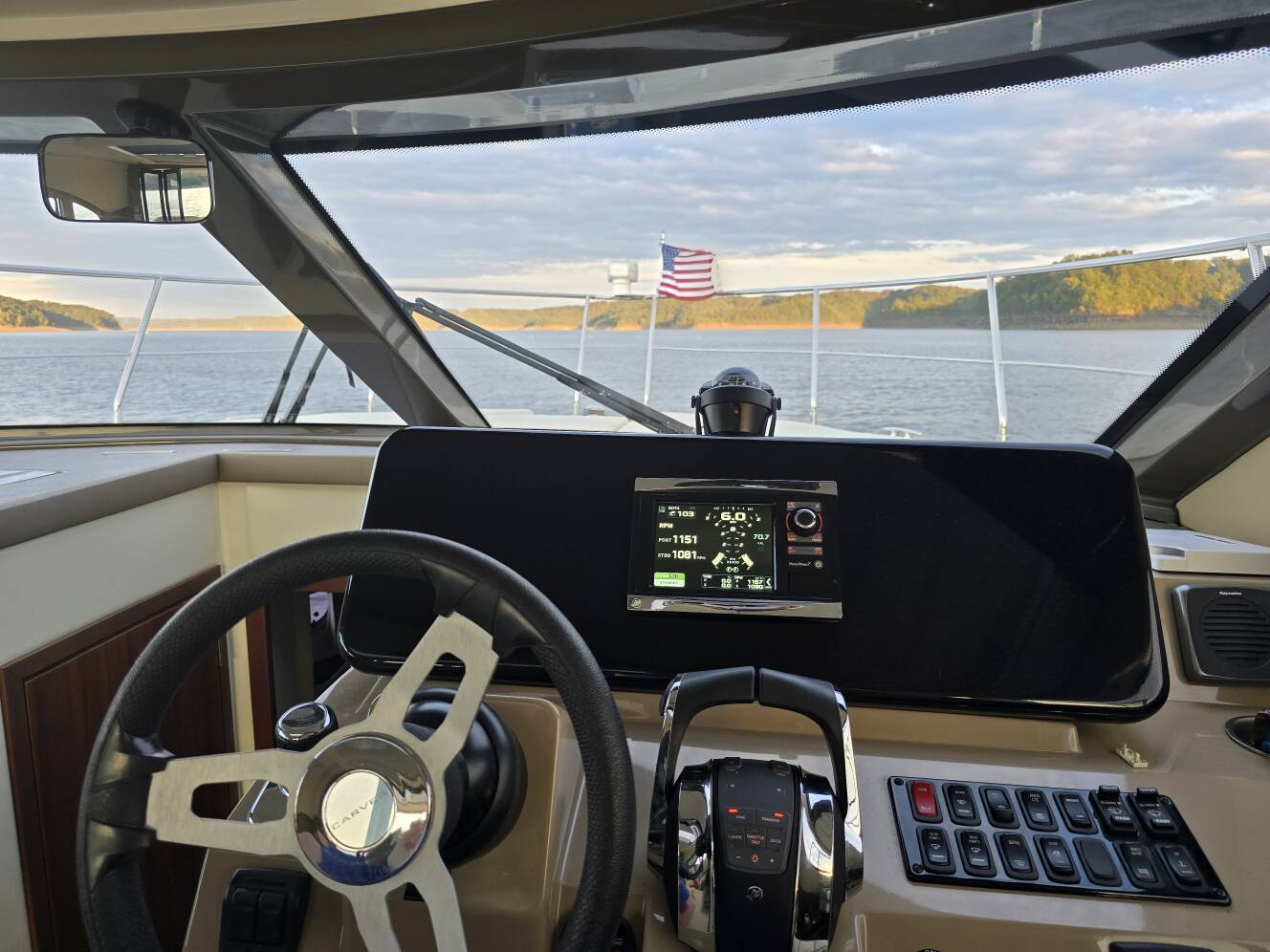 A photo of this 2014 Carver C37