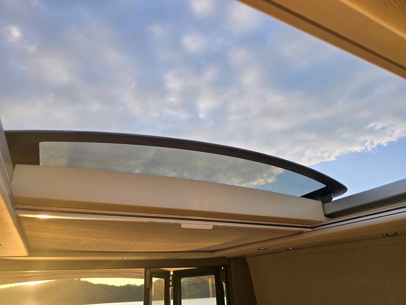 A photo of this 2014 Carver C37