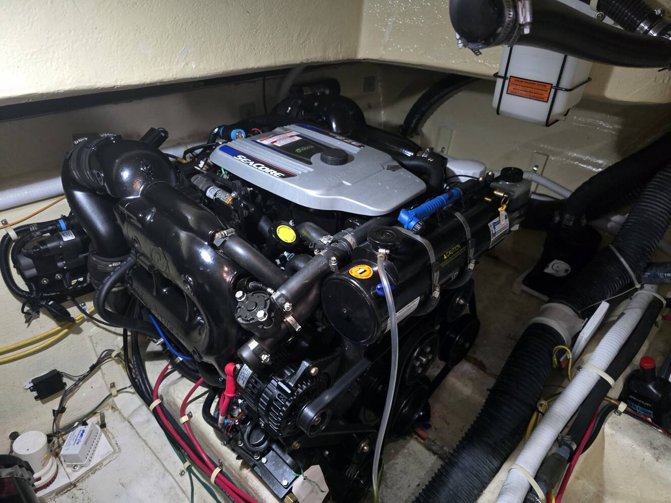 A photo of this 2014 Carver C37