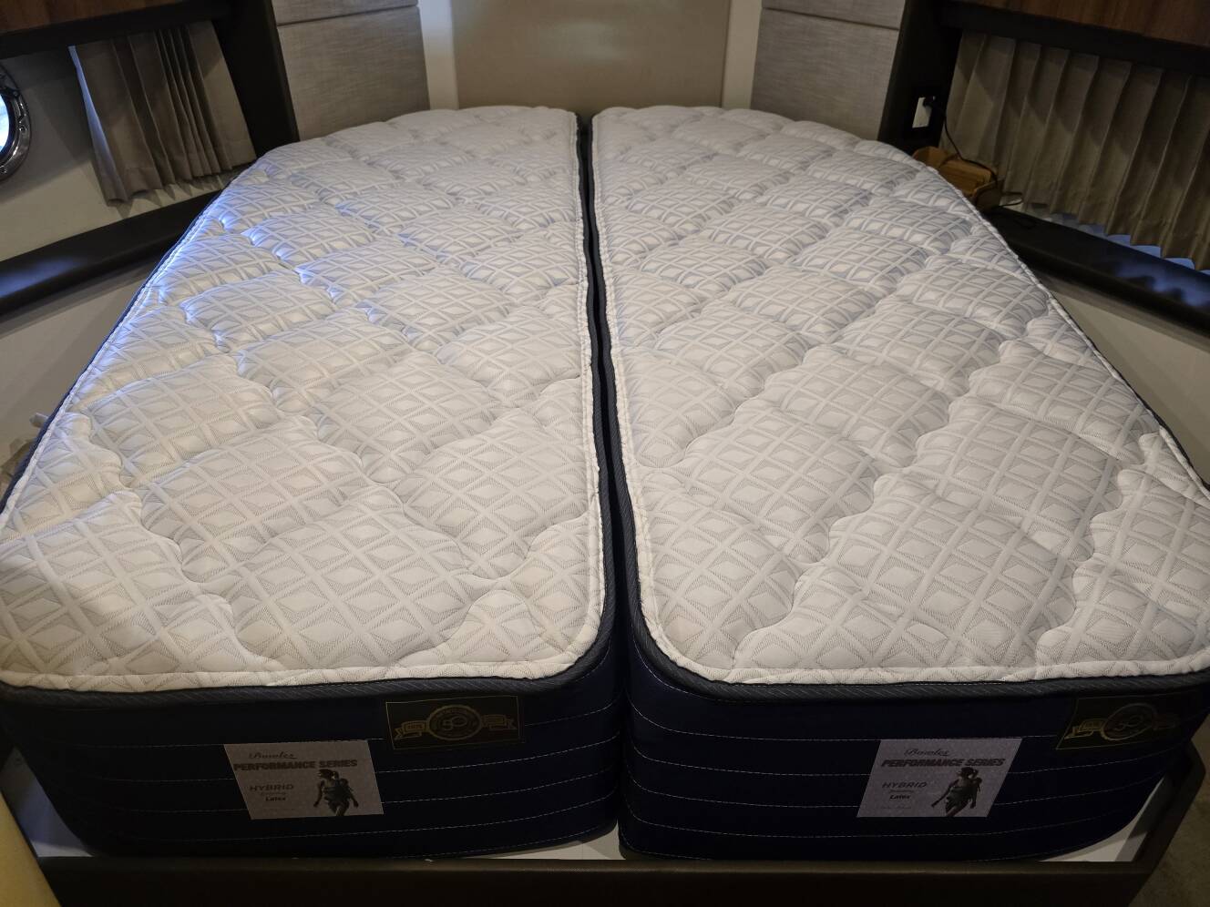 A photo of this 2014 Carver C37