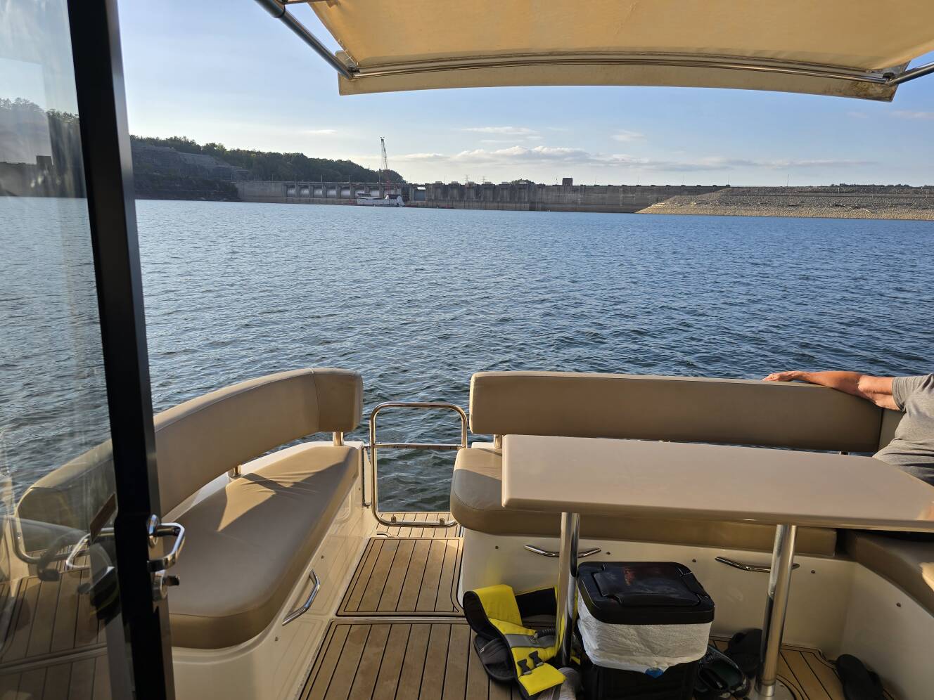 A photo of this 2014 Carver C37
