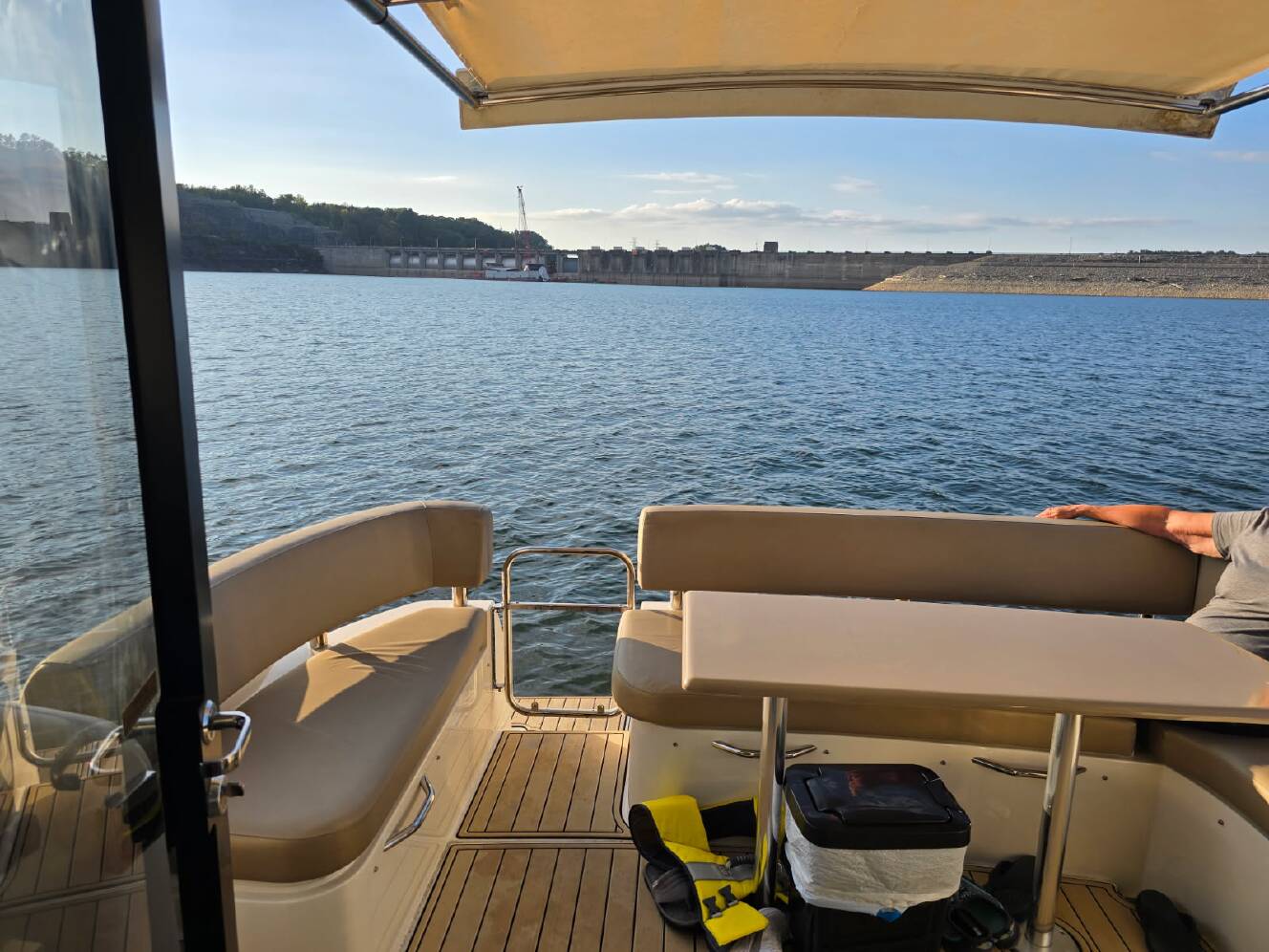 A photo of this 2014 Carver C37