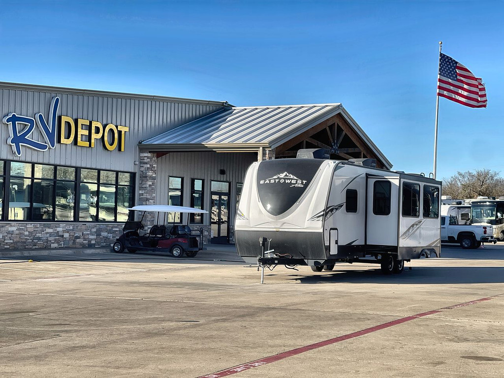 2022 Forest River ALTA 2800KBH in cleburne TX