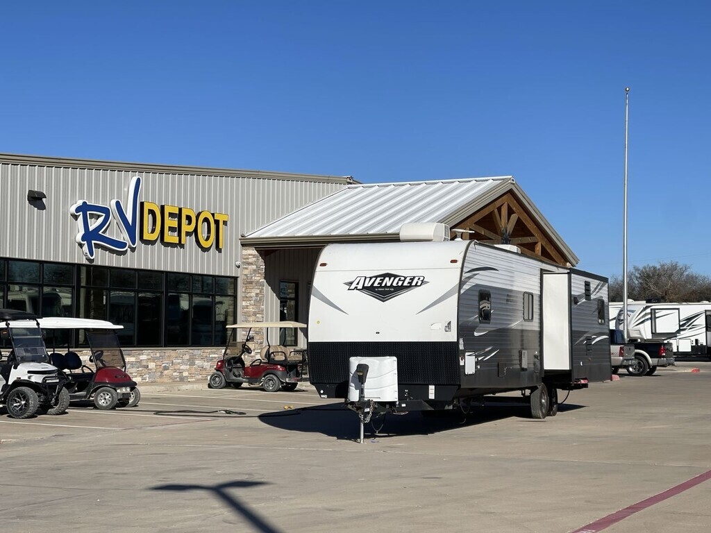 2019 Forest River AVENGER 32DEN in cleburne TX