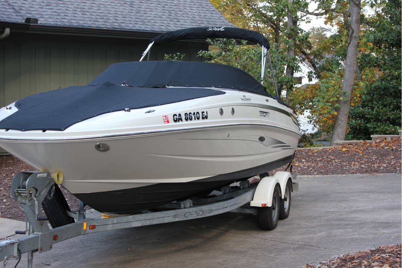 A photo of this 2011 Sea Ray 240 Sundeck
