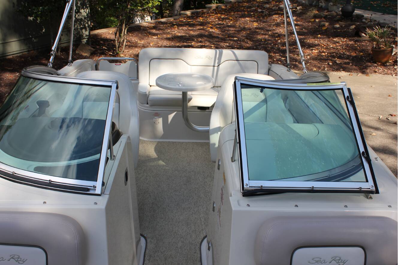 A photo of this 2011 Sea Ray 240 Sundeck