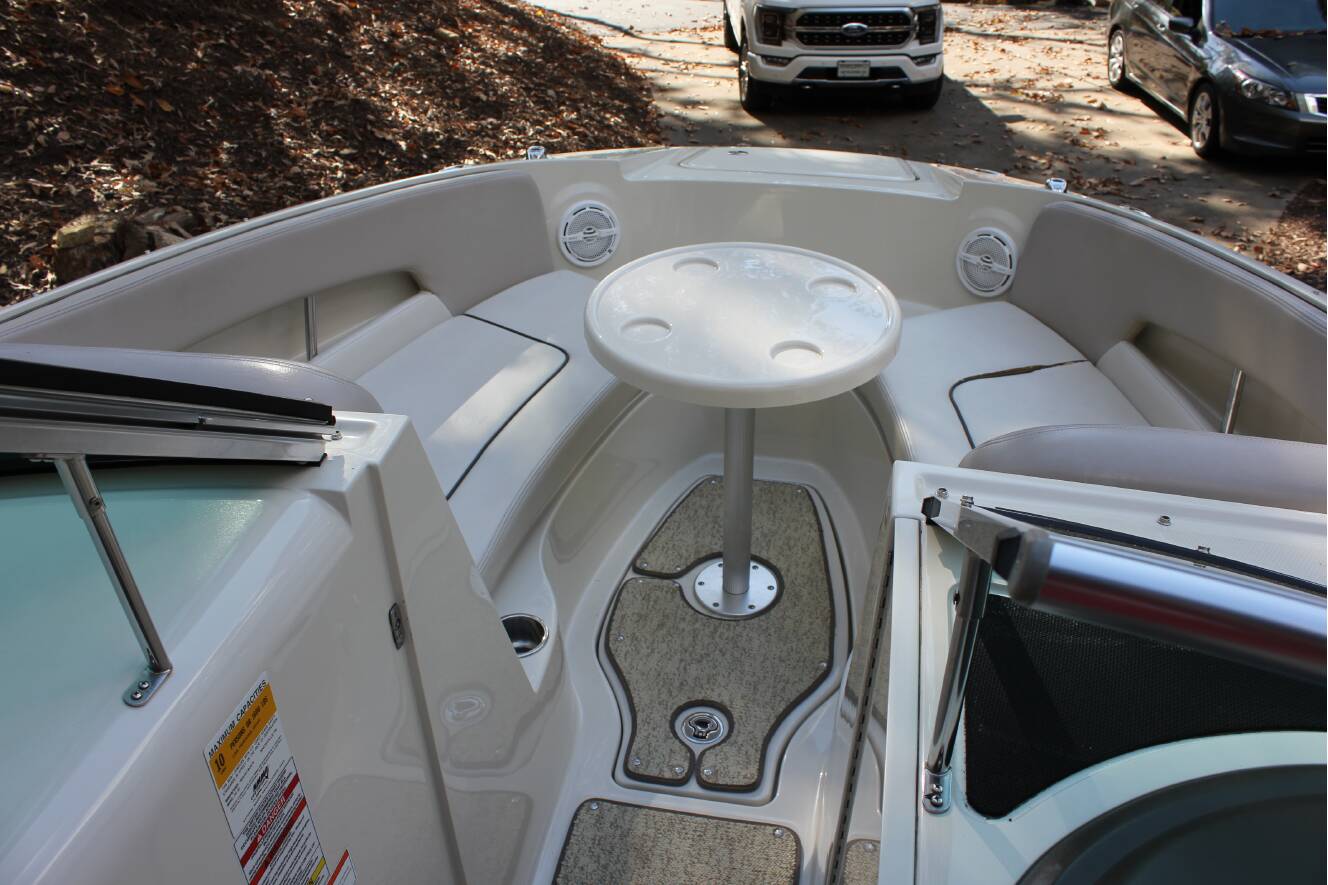 A photo of this 2011 Sea Ray 240 Sundeck