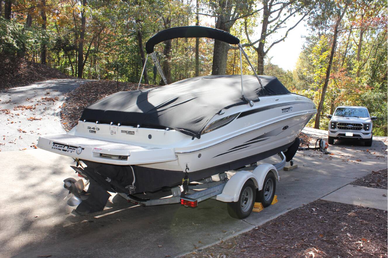 A photo of this 2011 Sea Ray 240 Sundeck