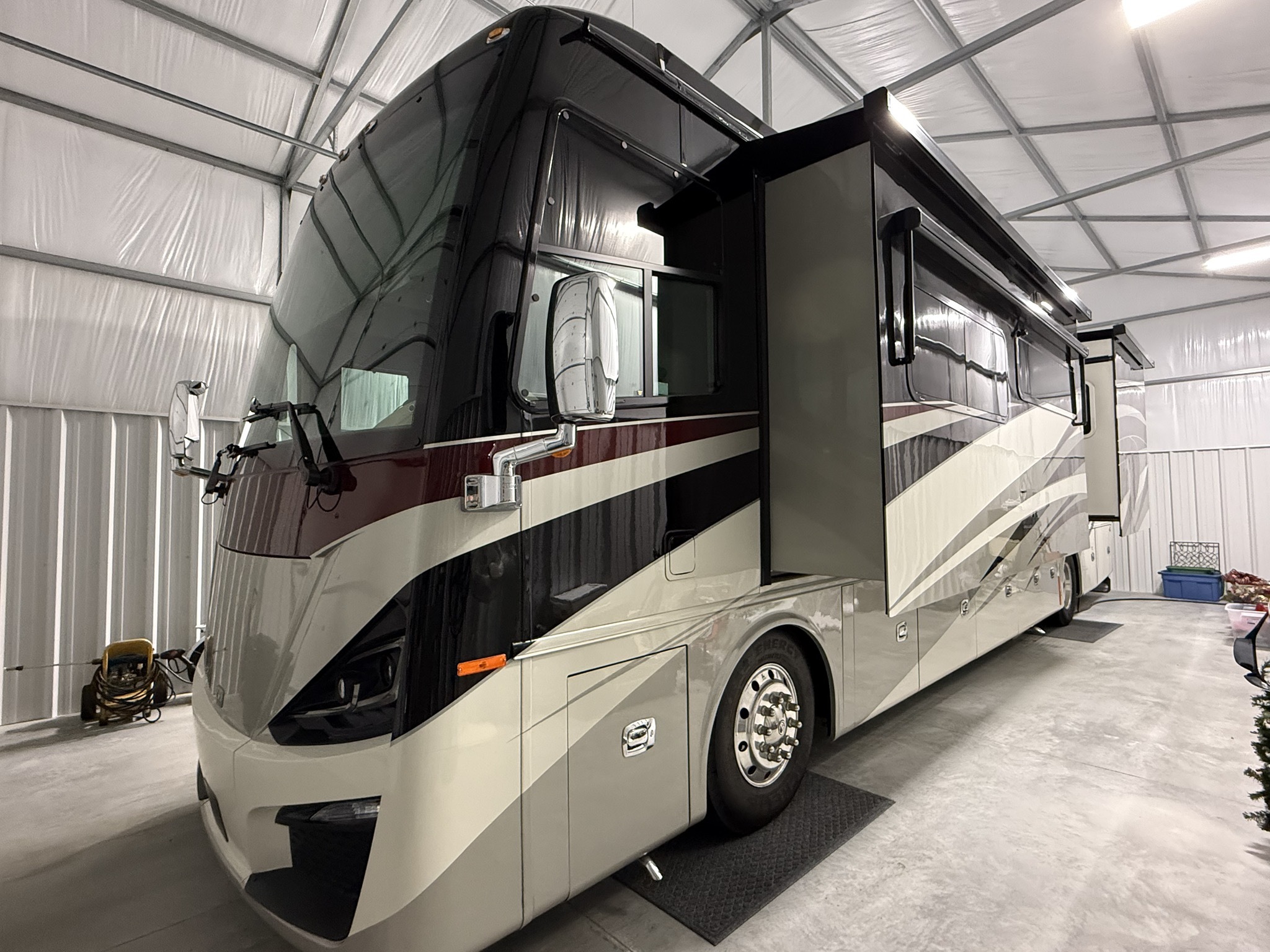 2022 Tiffin Motorhomes PHAETON 40 IH RV