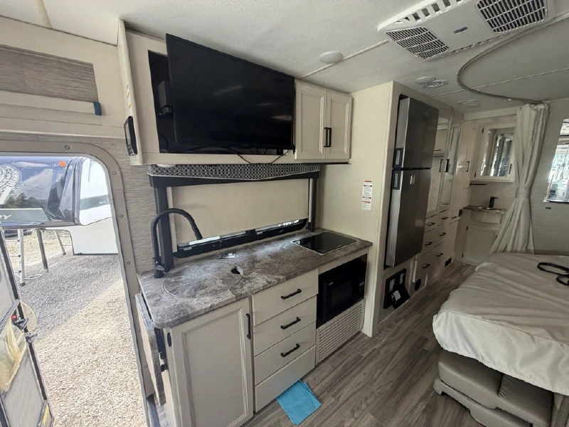 2023 THOR MOTOR COACH VEGAS 24 4