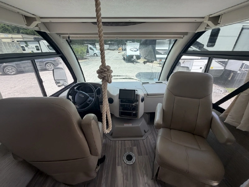 2023 THOR MOTOR COACH VEGAS 24 4