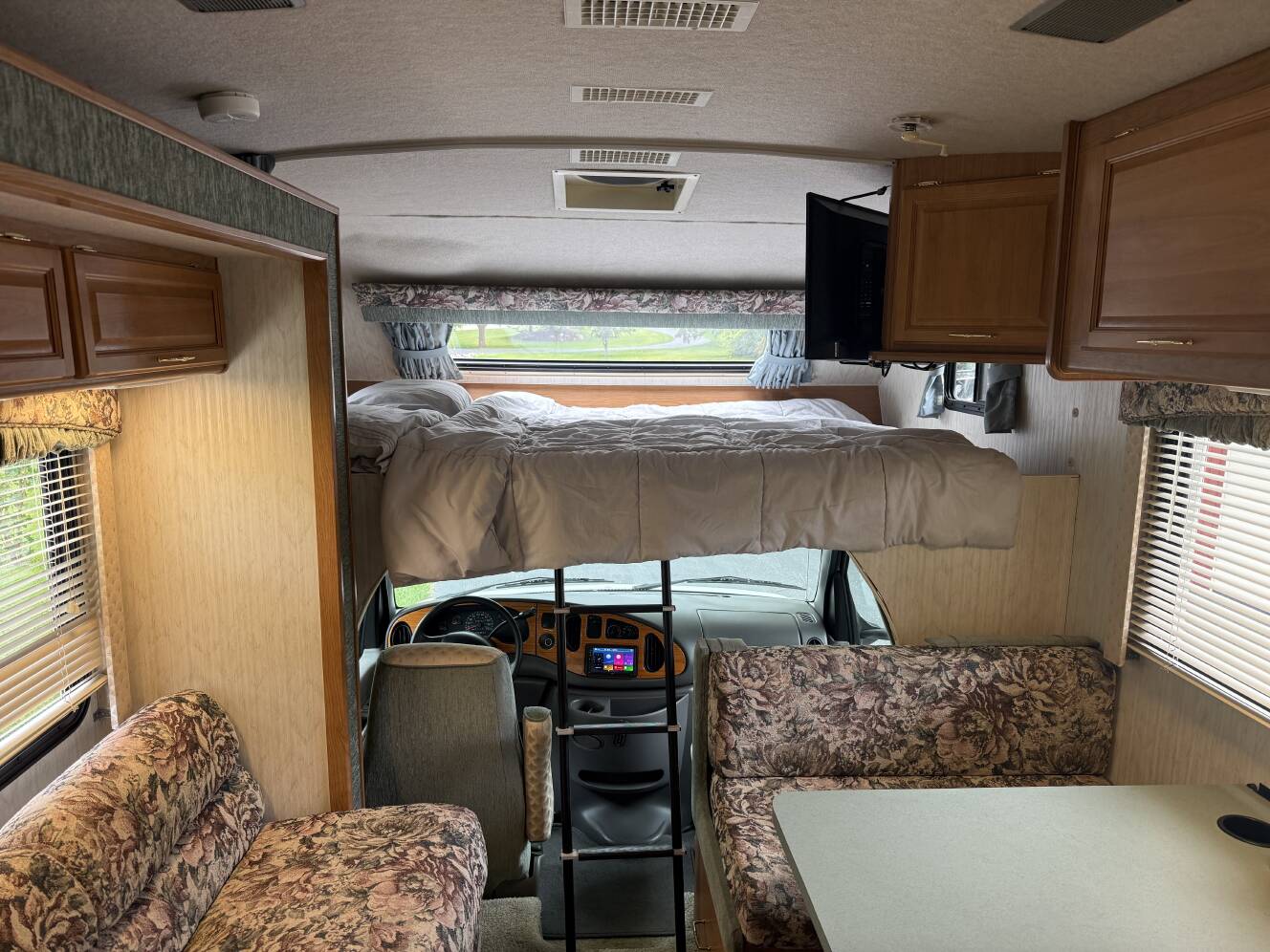 A photo of this 1999 Fleetwood TIOGA 29