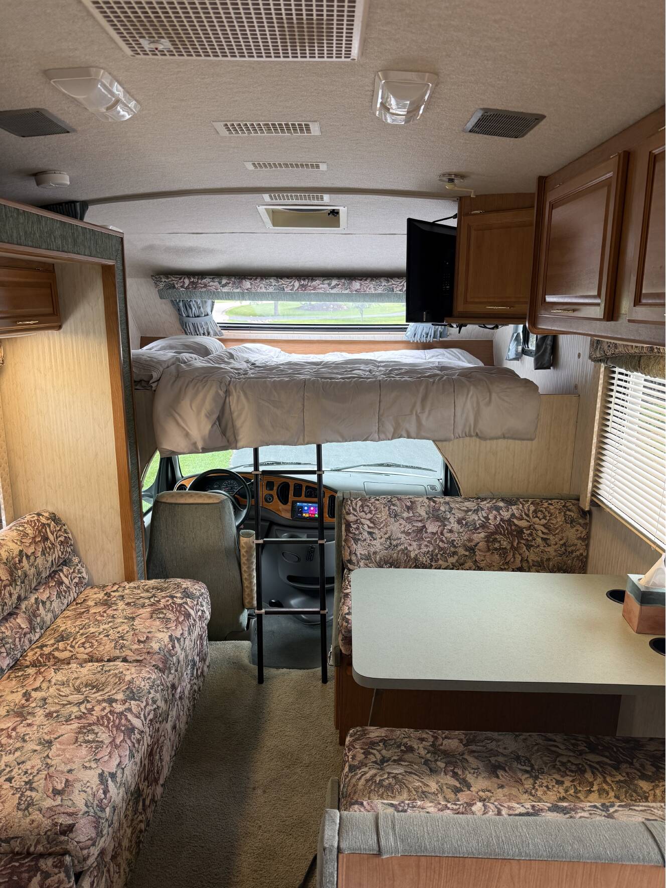 A photo of this 1999 Fleetwood TIOGA 29