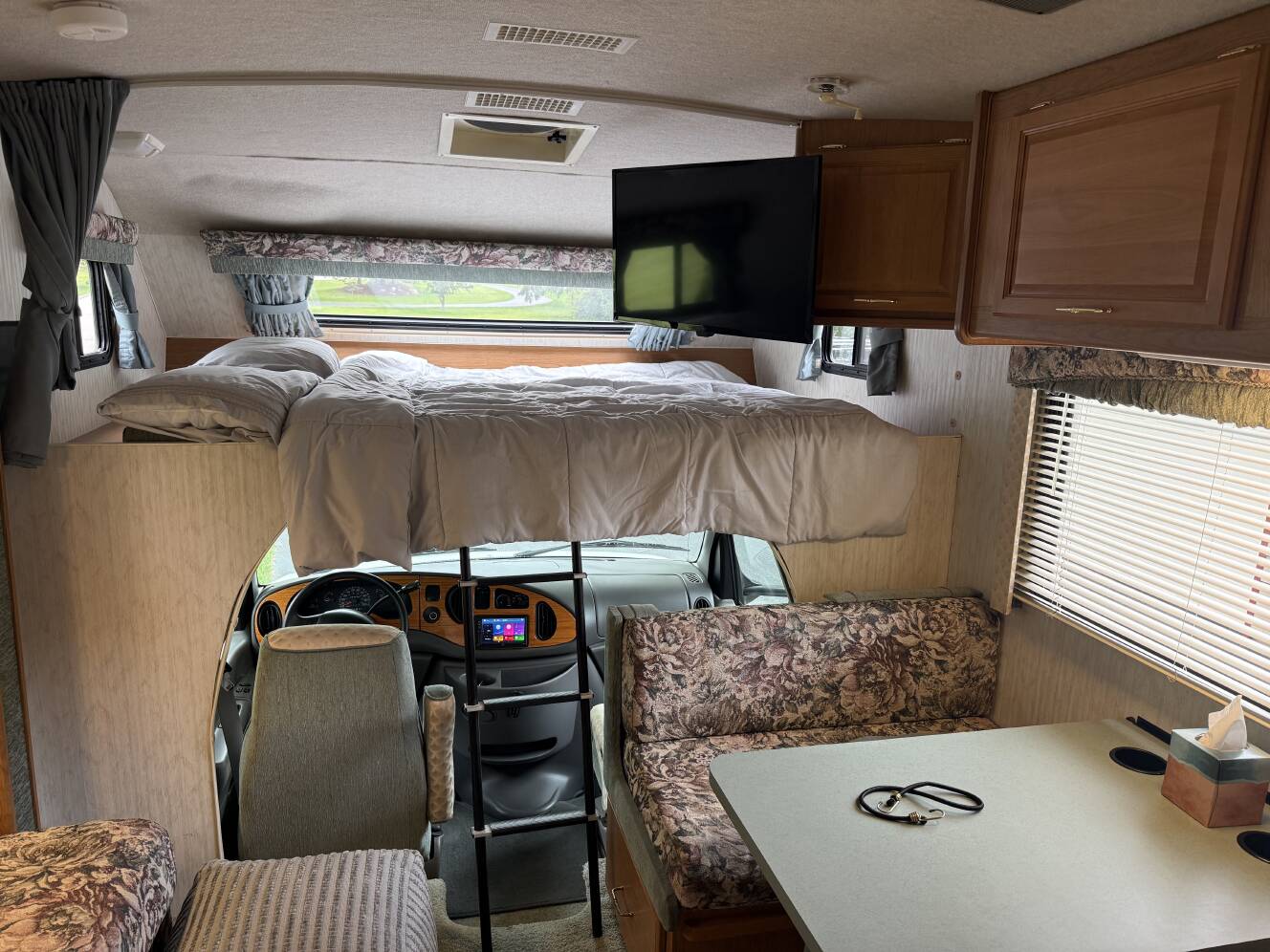 A photo of this 1999 Fleetwood TIOGA 29