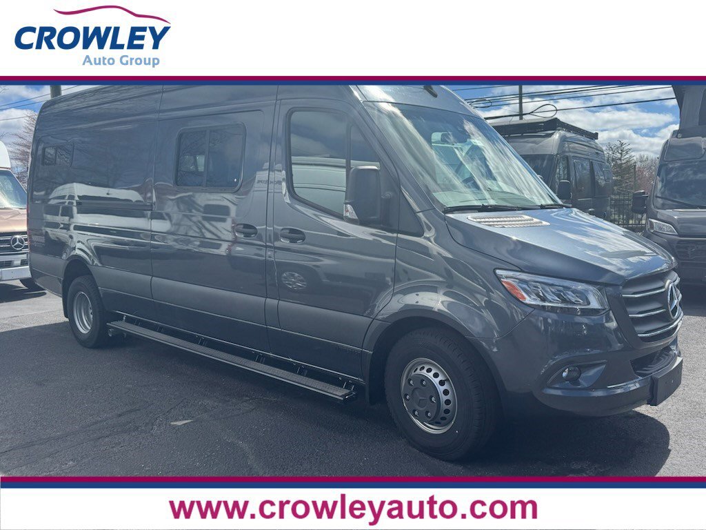 2023 Winnebago Adventure Wagon BMHE70SE in bristol CT