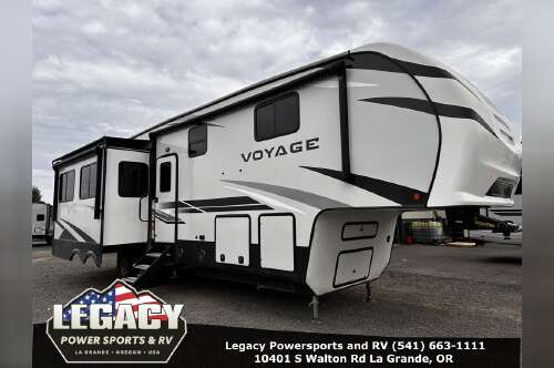 2021 Winnebago VOYAGE 3134RL in island city OR
