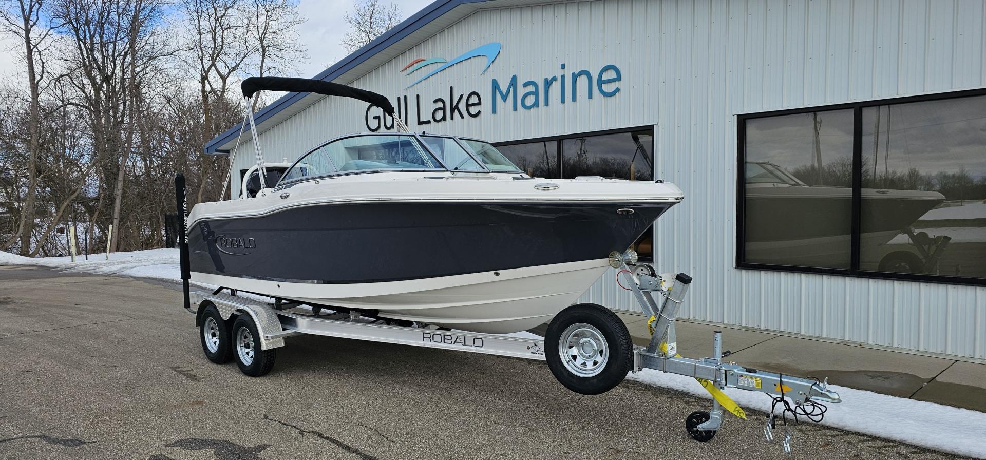 2025 Robalo R207 in coopersville MI