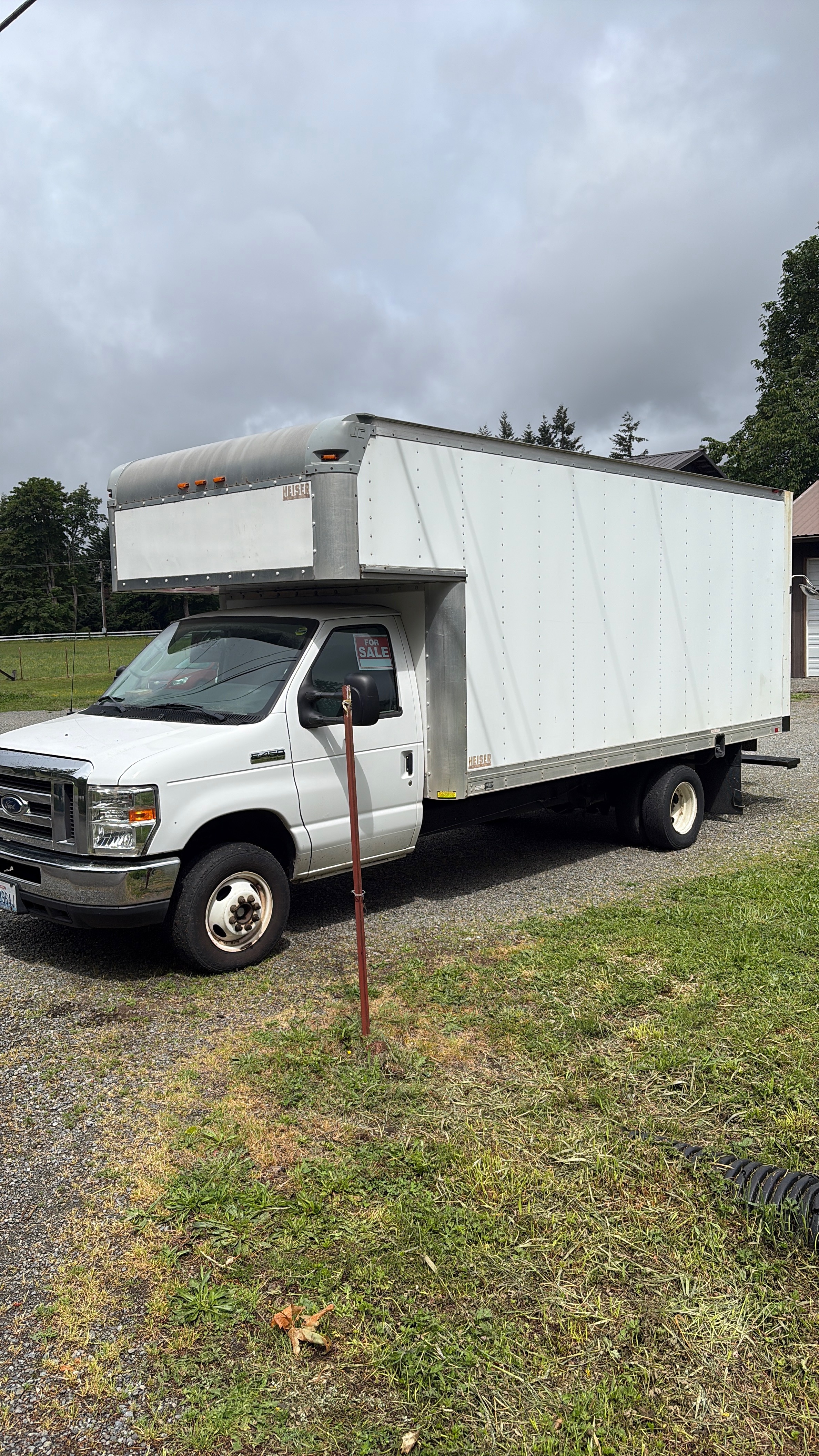 2017 FORD E450 in North Bend, WA