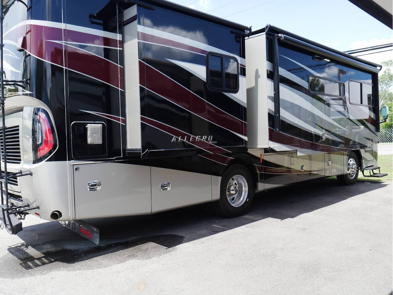 A photo of this 2019 Tiffin Motorhomes ALLEGRO 33AA