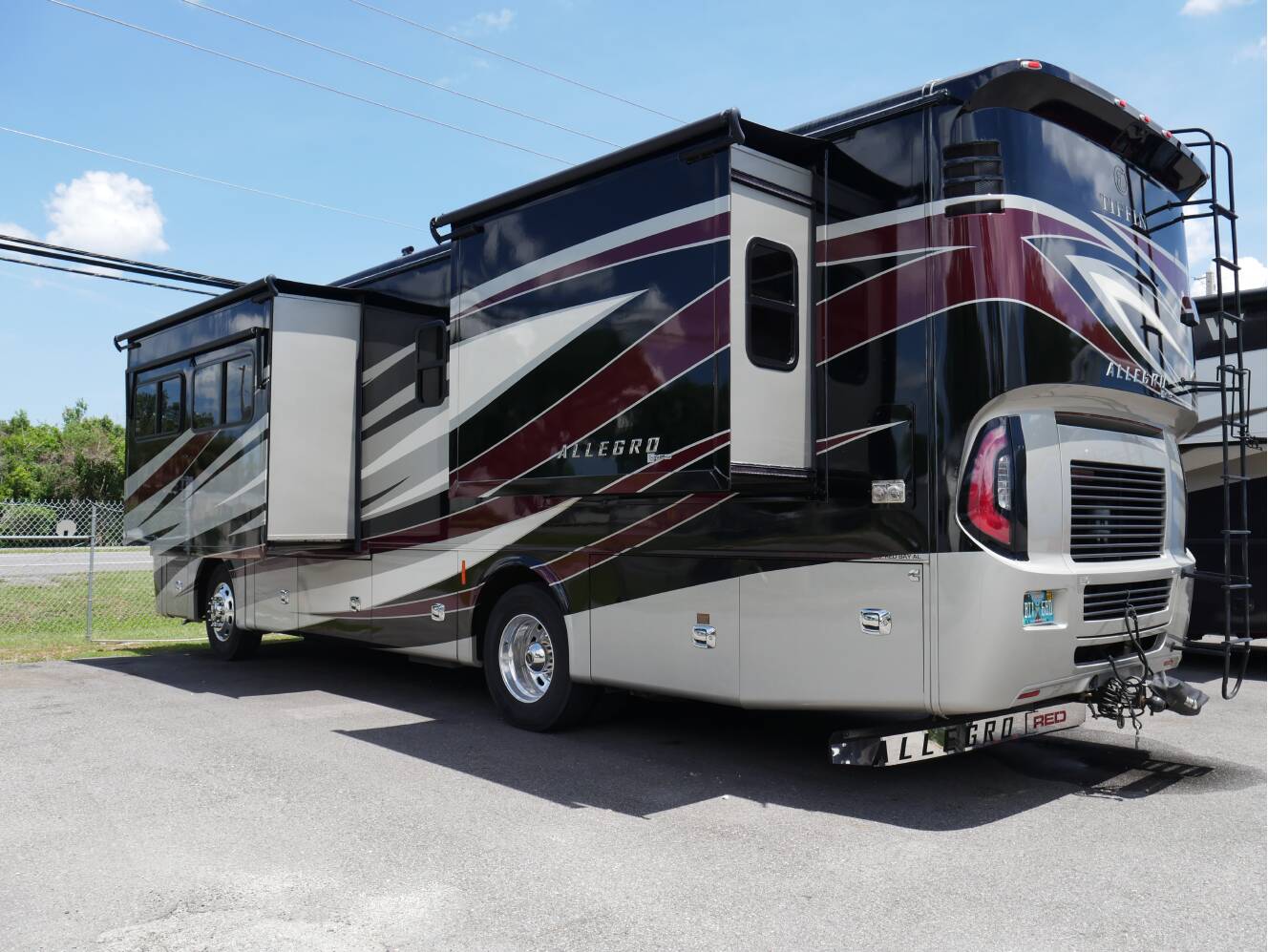 A photo of this 2019 Tiffin Motorhomes ALLEGRO 33AA
