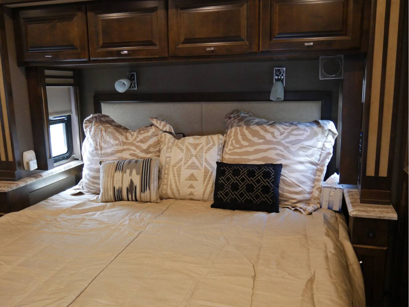 A photo of this 2019 Tiffin Motorhomes ALLEGRO 33AA