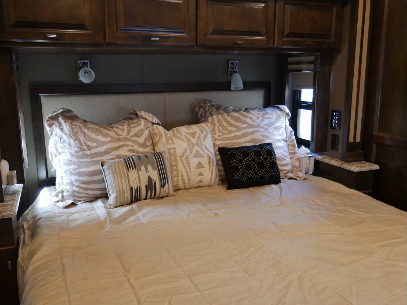 A photo of this 2019 Tiffin Motorhomes ALLEGRO 33AA