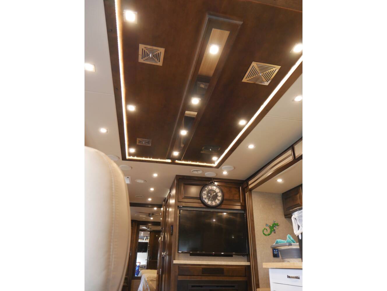 A photo of this 2019 Tiffin Motorhomes ALLEGRO 33AA