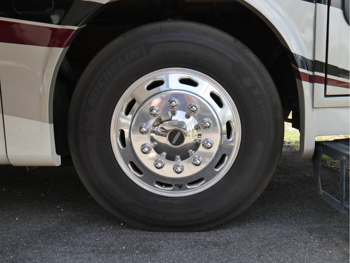 A photo of this 2019 Tiffin Motorhomes ALLEGRO 33AA