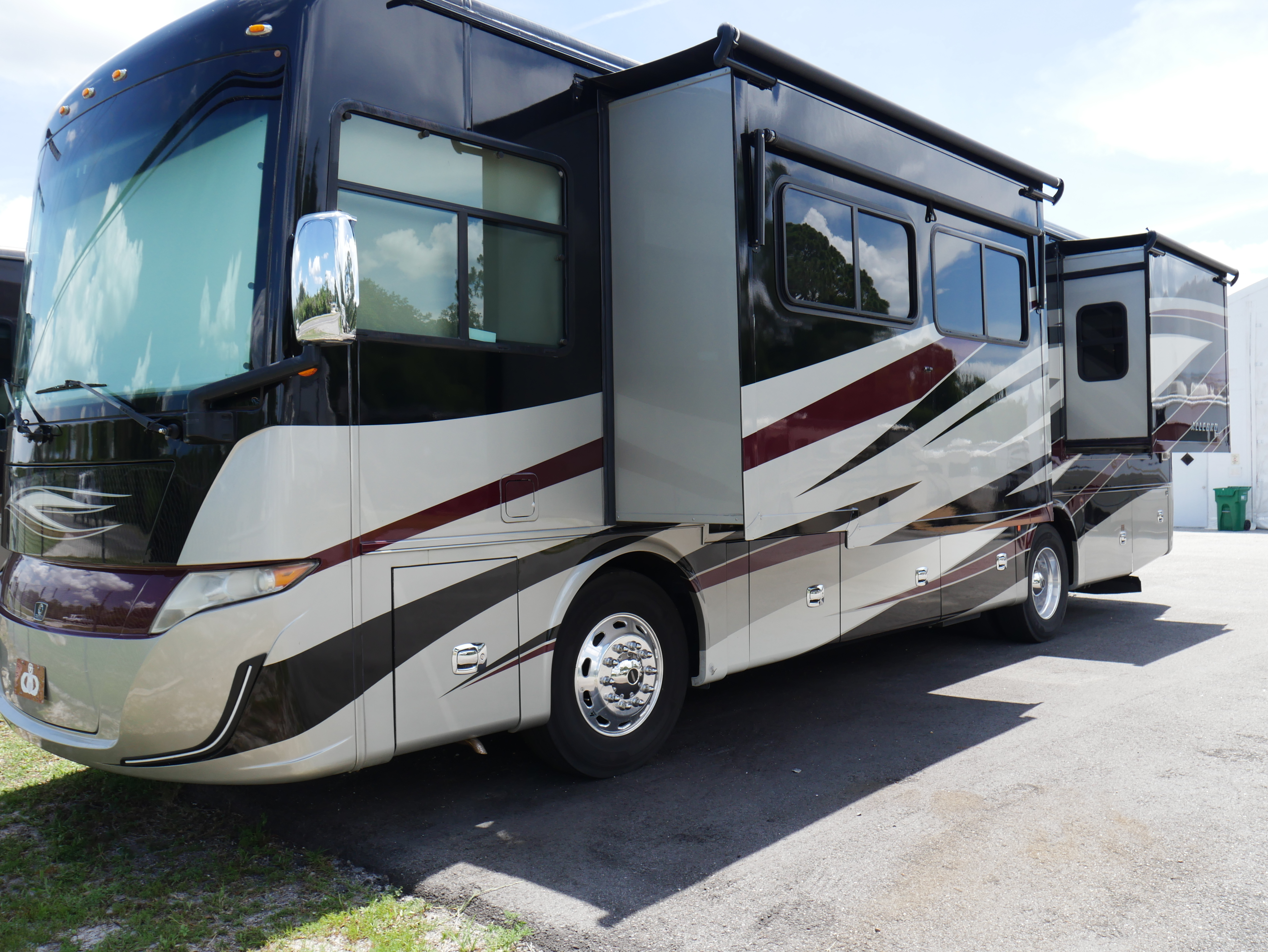 2019 Tiffin Motorhomes ALLEGRO 33AA Class A Diesel Motorhome - Diesel Pusher RV